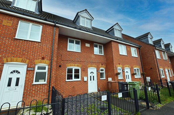 3 Bedroom Town House To Rent In Talbot Road, Wellingborough, NN8