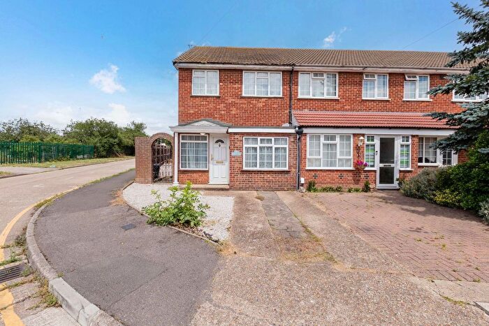 3 Bedroom Terraced House For Sale In Manor Lane, Harlington, Hayes, UB3