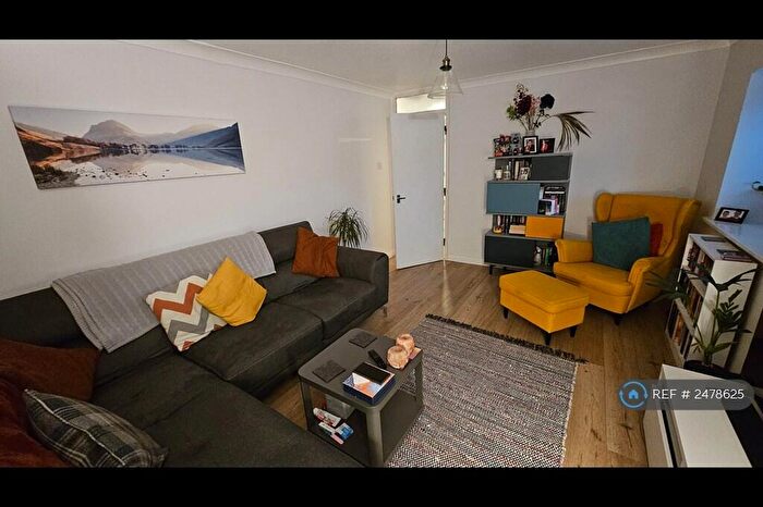 2 Bedroom Flat To Rent In Willow Court, Dagenham, RM8