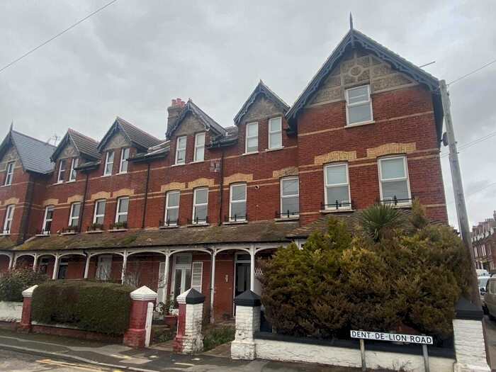 2 Bedroom Flat To Rent In Dent-De-Lion, Westgate, CT8