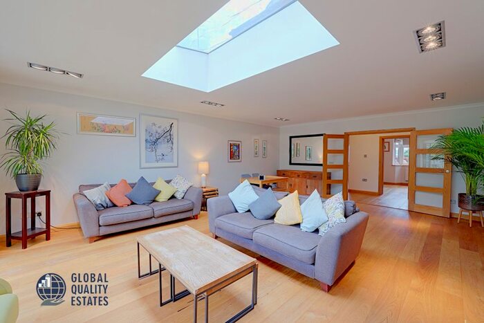 5 Bedroom Detached House To Rent In The Vale, London, NW11