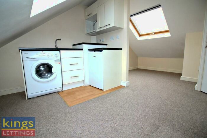 Studio To Rent In Jacksons Drive, West Cheshunt, EN7