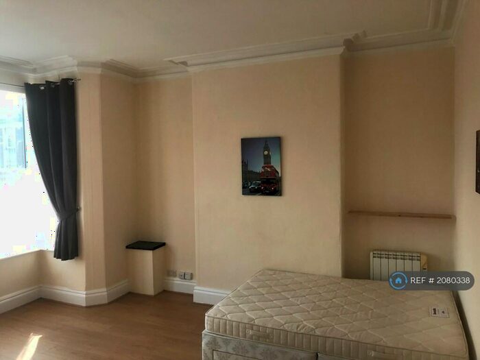 Studio To Rent In East Parade, Harrogate, HG1