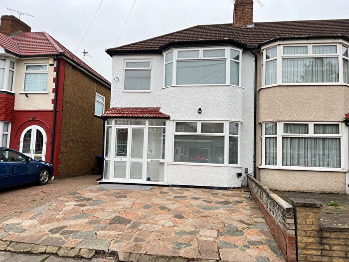 4 Bedroom Terraced House To Rent In Rylston Road, Palmers Green, N13