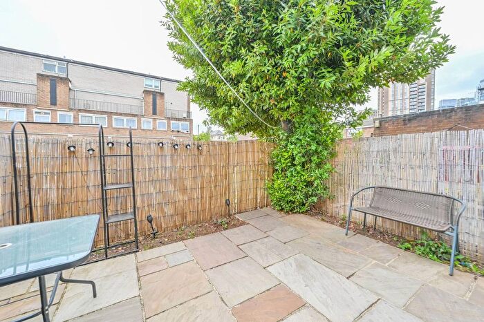 2 Bedroom Maisonette For Sale In Marshfield Street, Isle Of Dogs, London, E14
