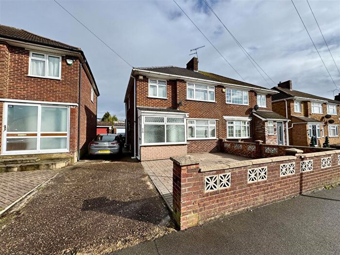 3 Bedroom Semi-Detached House To Rent In Cranbrook Drive, Luton, LU3