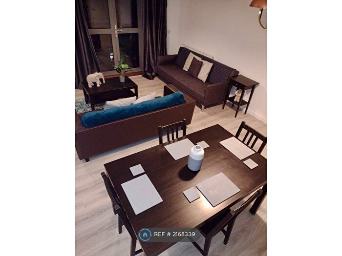 2 Bedroom Flat To Rent In Fraser Court, London, W12