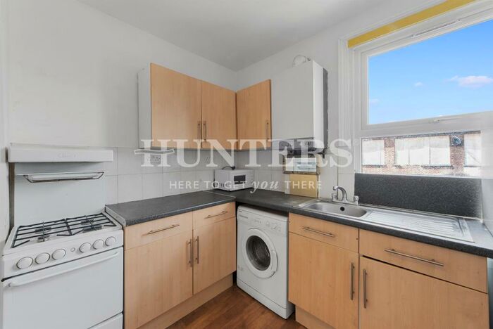 2 Bedroom Flat To Rent In Stoke Newington High Street, London, N16