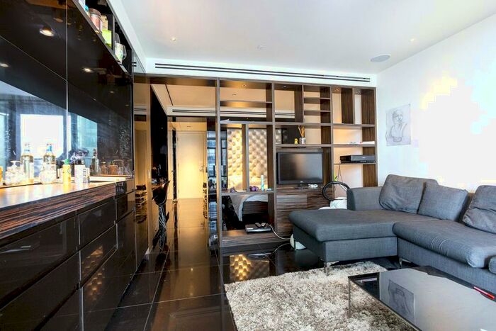 Apartment To Rent In The Heron, Moor Lane, London, EC2Y