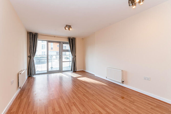 1 Bedroom Flat To Rent In South Woodford, E18