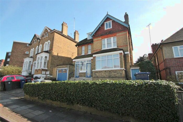 3 Bedroom Apartment To Rent In Crescent Road, Finchley, London, N3
