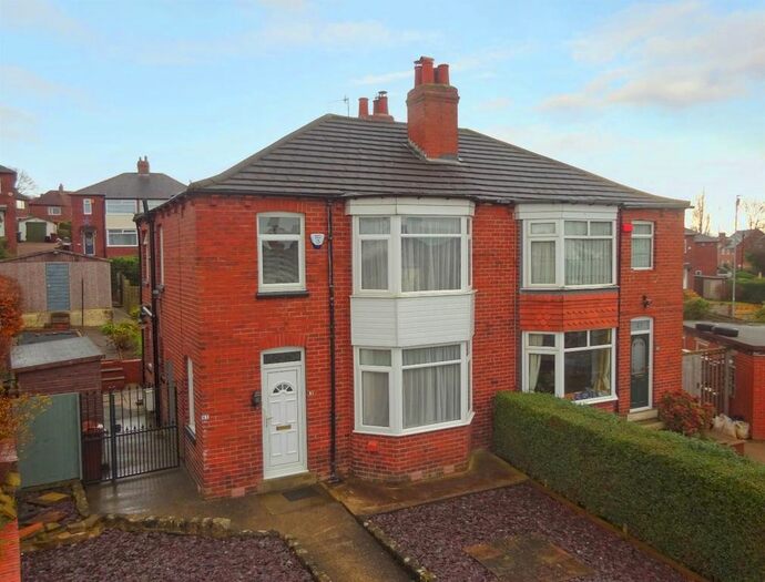 3 Bedroom SemiDetached House For Sale In Cambridge Gardens, Leeds LS13