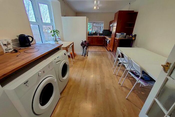 5 Bedroom Terraced House To Rent In Hillreach, London, SE18