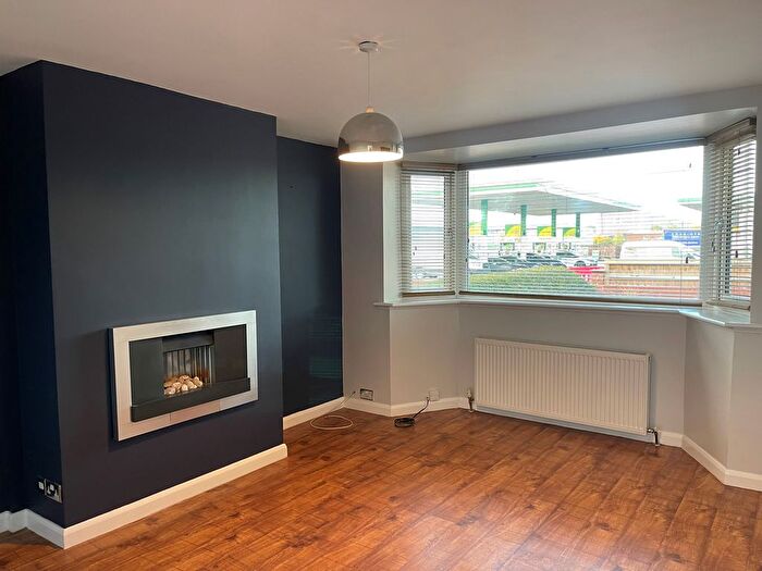 3 Bedroom Property To Rent In Park Road, Castleford, WF10