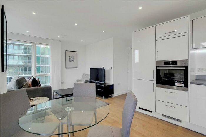 2 Bedroom Apartment To Rent In Highland Street, London, E15