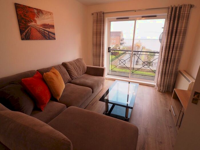 3 Bedroom Apartment To Rent In Lock Keepers Court, Victoria Dock, Hull, HU9