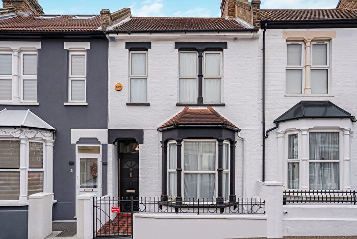 3 Bedroom Terraced House For Sale In Albert Road, Southend-On-Sea, SS1
