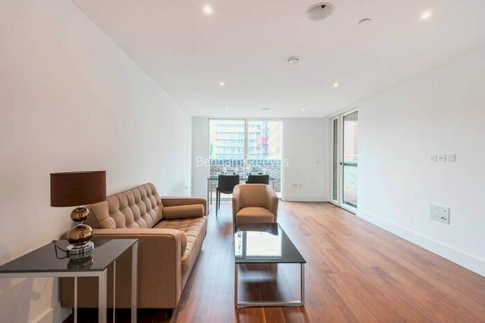 1 Bedroom Flat To Rent In London Square, Putney, SW15