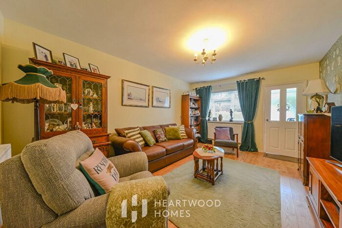 2 Bedroom Maisonette For Sale In St. Annes Road, London Colney, St. Albans, AL2