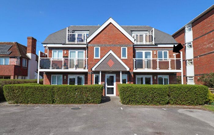 2 Bedroom Flat For Sale In Seafront, Hayling Island, PO11