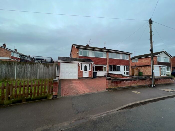 3 Bedroom Semi-Detached House To Rent In New Street, Cubbington, CV32