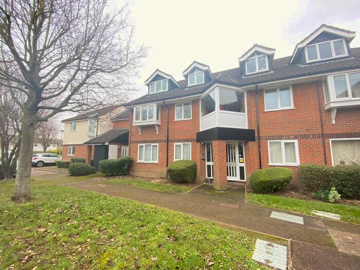 1 Bedroom Flat To Rent In Hazel Gardens, Sawbridgeworth, CM21