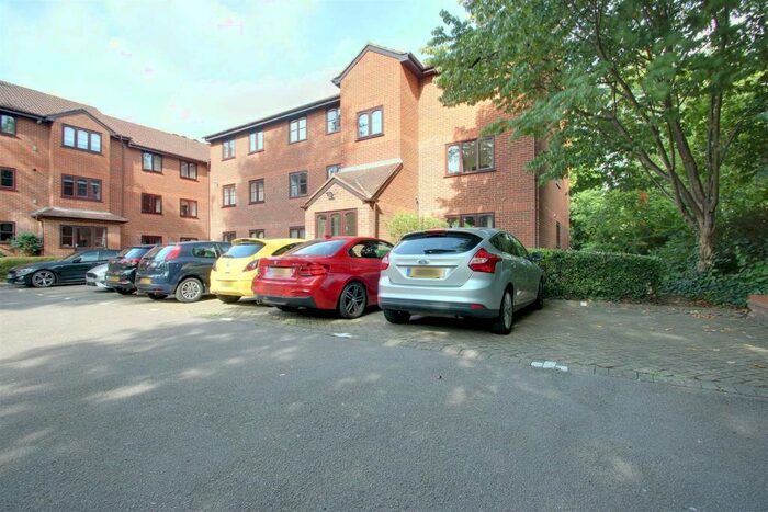 1 Bedroom Flat To Rent In Old Mill Gardens, Berkhamsted, HP4
