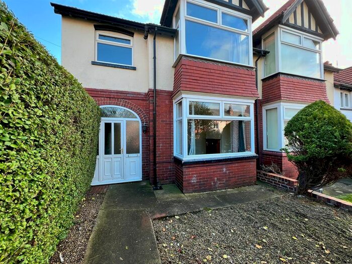3 Bedroom End Of Terrace House To Rent In Woodall Avenue, Scarborough, YO12