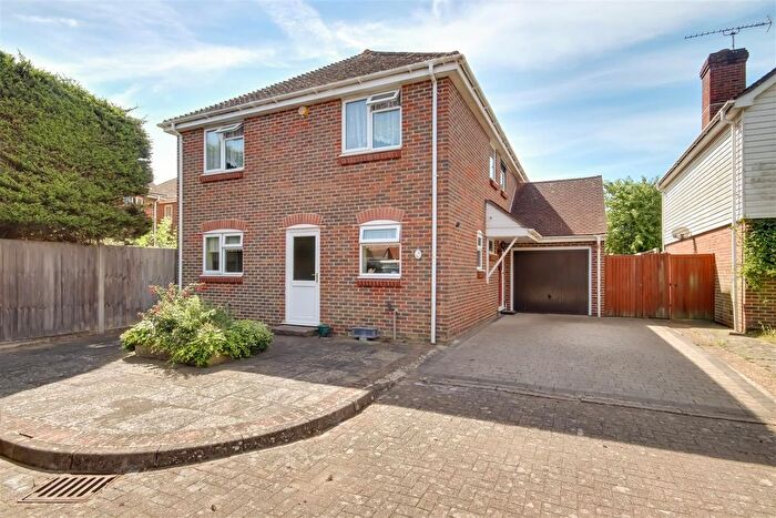 4 Bedroom Detached House For Sale In Carnegie Gardens, Broadwater, Worthing, West Sussex, BN14