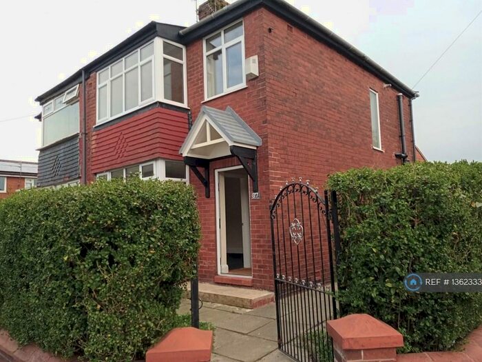 3 Bedroom Semi-Detached House To Rent In Briscoe Lane, Manchester, M40