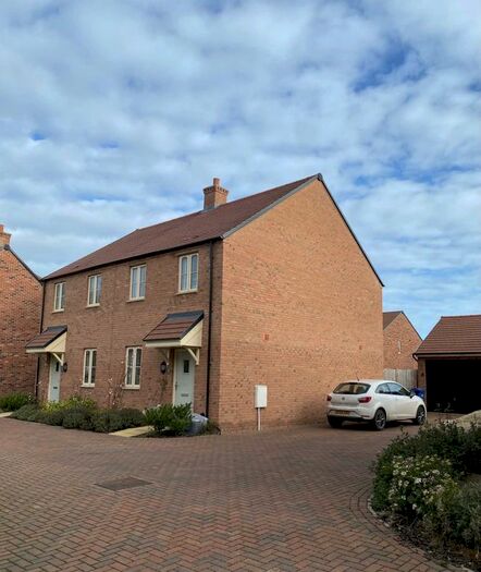 3 Bedroom Semi-Detached House To Rent In Flanders Close, Bicester, OX26
