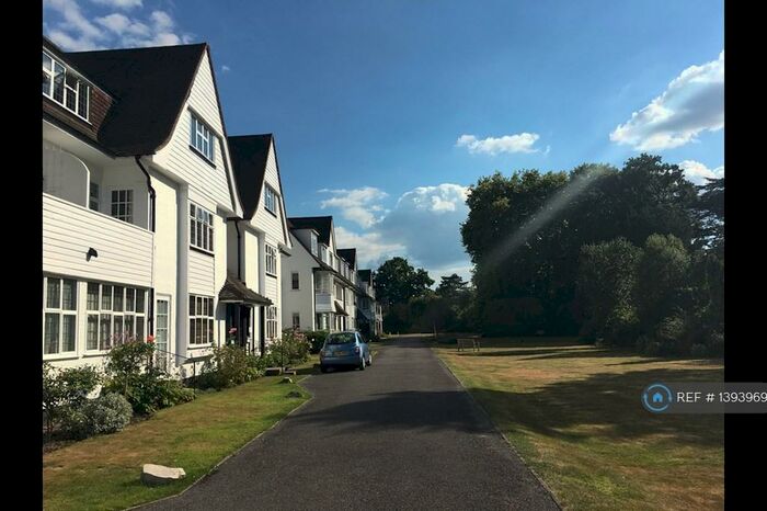 2 Bedroom Flat To Rent In Watts Road, Thames Ditton, KT7