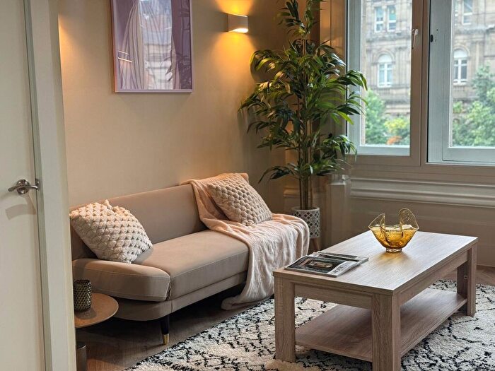 1 Bedroom Apartment To Rent In The Headrow, Leeds, West Yorkshire, LS1