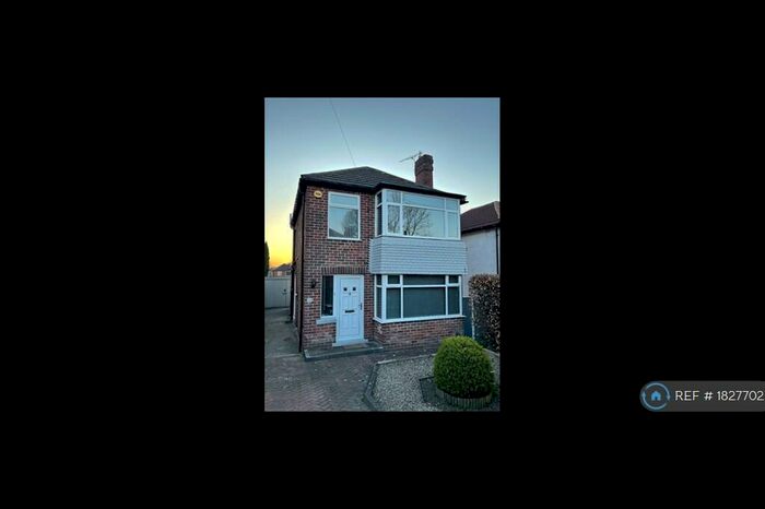 3 Bedroom Detached House To Rent In Carrholm Mount, Leeds, LS7
