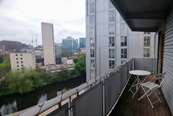 2 Bedroom Flat For Sale In Dearmans Place, Salford, M3