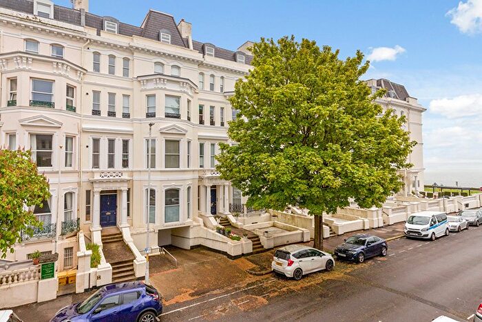 2 Bedroom Flat For Sale In Clifton Gardens, Folkestone, CT20