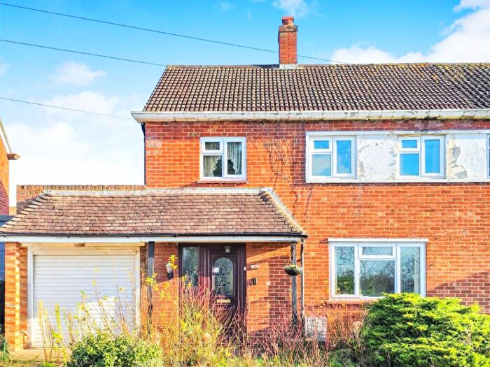 3 Bedroom Semi Detached House For Sale In Finches Rise, Guildford, GU1