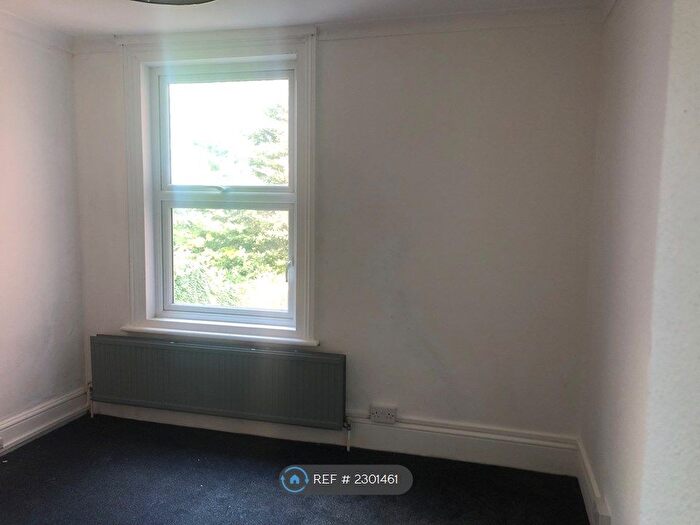 1 Bedroom Flat To Rent In Gladstone Road, Watford, WD17