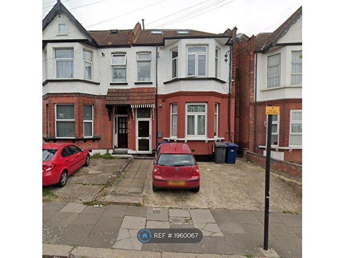 Studio To Rent In Mount Road, London, NW4