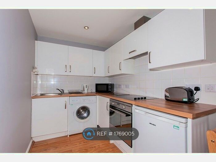 2 Bedroom Flat To Rent In Trinity Street, Aberdeen, AB11