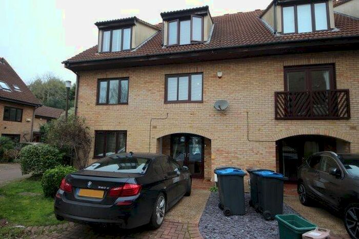 3 Bedroom Property To Rent In Albany Mews, Kingston Upon Thames KT2