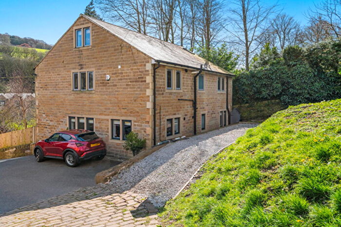 3 Bedroom Apartment For Sale In Waterside Close, Ripponden, HX6