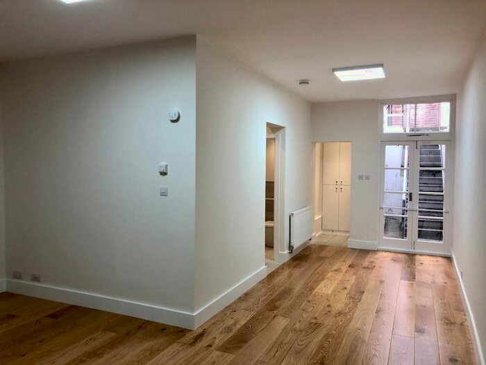 Studio To Rent In Landor Road, London, SW9