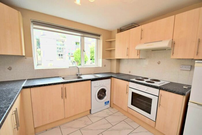 3 Bedroom Flat To Rent In Winchester, SO23