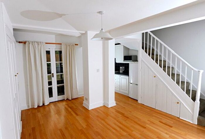 1 Bedroom Flat To Rent In Thorne Road, London, SW8