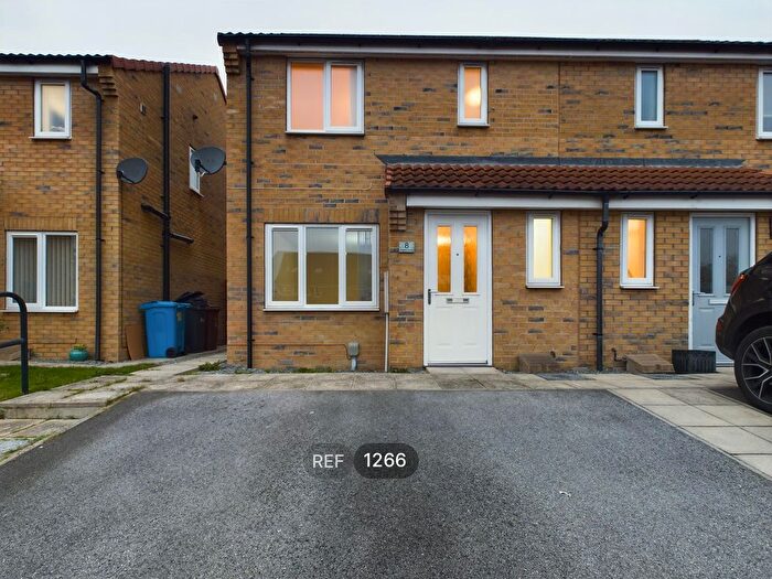 3 Bedroom Semi-Detached House To Rent In Chartwell Gardens, Kingswood, HU7