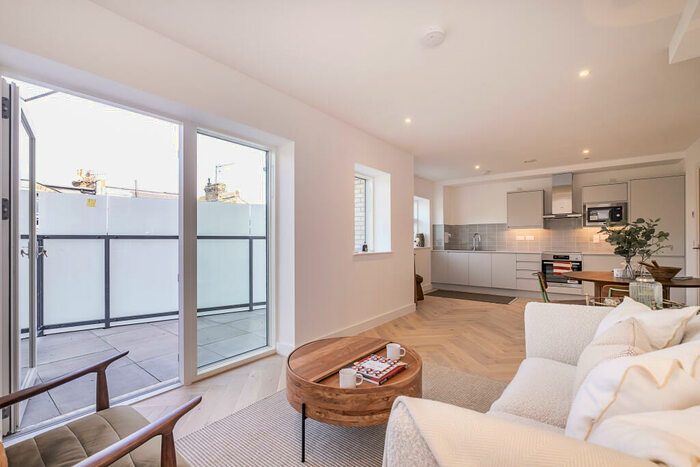 2 Bedroom Flat For Sale In Northcote Road, London, SW11