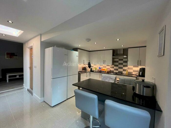 6 Bedroom Terraced House To Rent In De Beauvoir Road, Reading, RG1