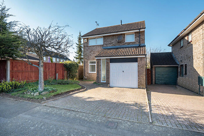 3 Bedroom Detached House For Sale In Bracken Drive, Rugby, CV22