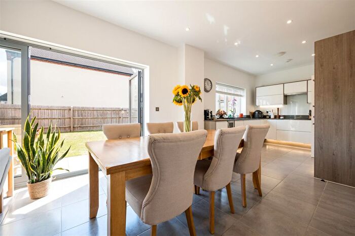 5 Bedroom Detached House For Sale In Williams Road, Upper Heyford, OX25